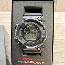 Load image into Gallery viewer, Casio G SHOCK 1997 x "Men in Black" Frogman Series ISO 200m DW-8200Z-1T