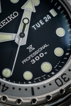 Load image into Gallery viewer, Seiko PROSPEX 2021 "TUNA" 300m Limited professional diving watch S23633J1