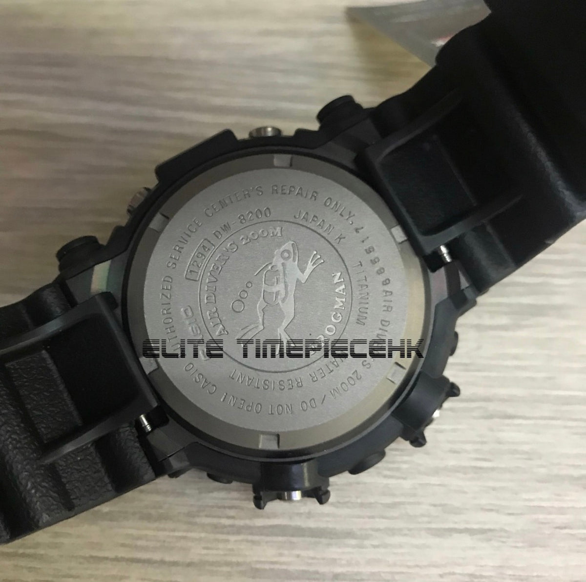 G-SHOCK FROGMAN DW-8200 MIB 黒銀 mqdefault.jpg
