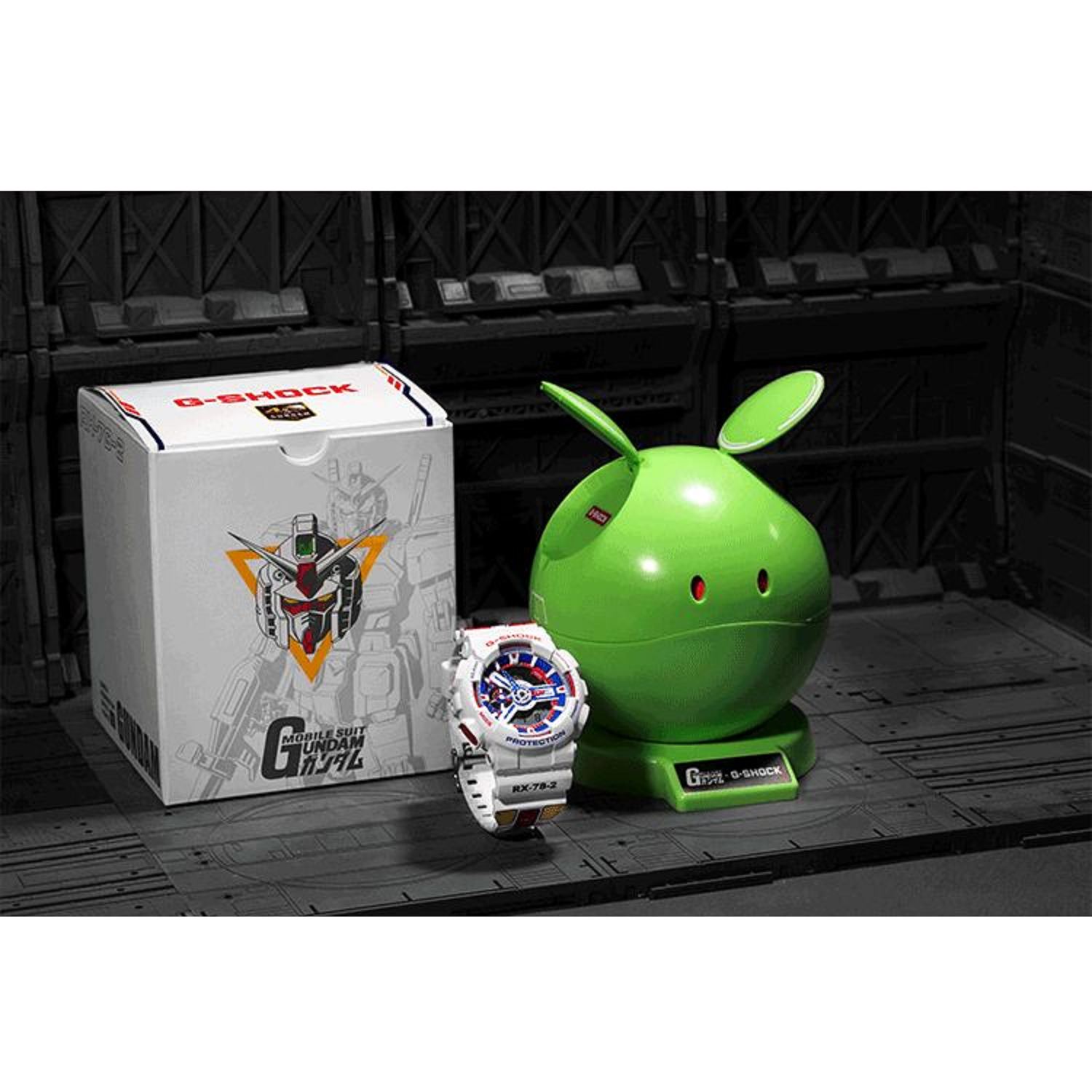 【極美品】G-SHOCK GA-110TR ガンダムトリコロールカラー CASIO G-SHOCK GA-110TR-7APRGD Gundam RX78-2 40th Anniversary