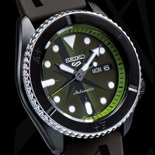 Load image into Gallery viewer, Seiko 5 Sports 2021 x &quot;ONE PIECE&quot; &quot;Roronoa Zoro&quot; Limited Edition Caliber 4R36 SRPH67K1